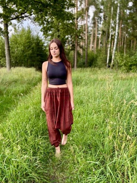 Luźny krój z obniżonym krokiem — spodnie do jogi i medytacji