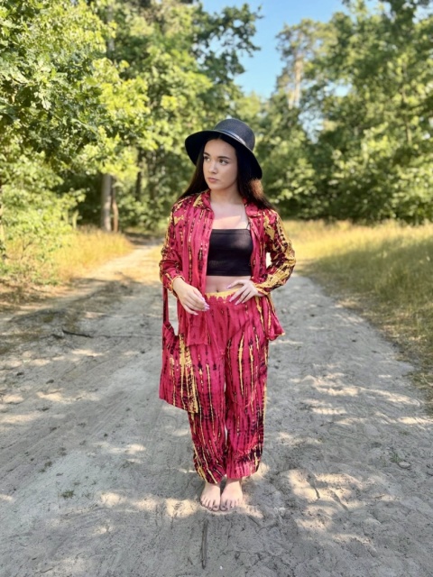 Sunrise Bliss — komplet koszula i spodnie tie‑dye w odcieniach wschodu słońca