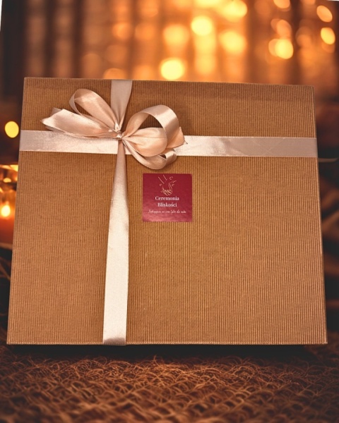 Box dla par - Ceremonia Bliskości z maskami, kakao, olejkiem, mydłem, kadzidłami i kulą do kąpieli