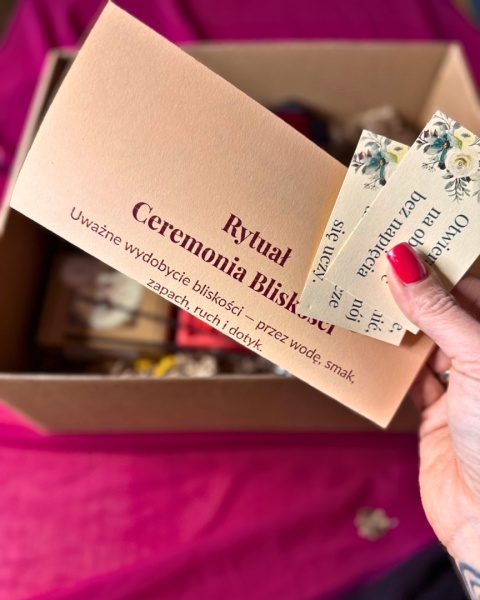 Box dla par - Ceremonia Bliskości z maskami, kakao, olejkiem, mydłem, kadzidłami i kulą do kąpieli