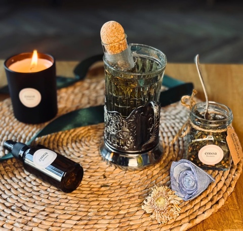 Pause Box – prezentowy zestaw do relaksu z herbatą, świecą, zaparzaczem, maską i mgiełką