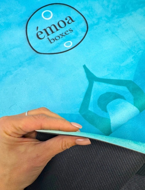 Mata podróżna do jogi – lekka, składana i zawsze gotowa na Twoją praktykę.