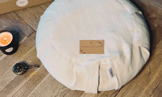 🧘‍♀️ Pufa do medytacji — czyli jak usiąść, żeby nie zgubić siebie